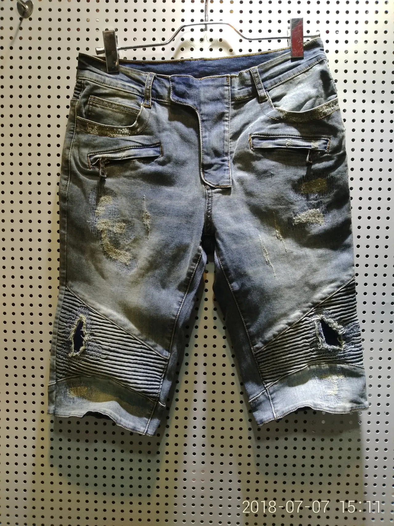 Balmain شورتات جينز متضررة ستايل راكب الدراجات النارية 2