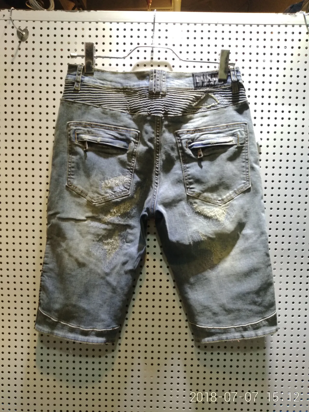 Balmain شورتات جينز متضررة ستايل راكب الدراجات النارية 9