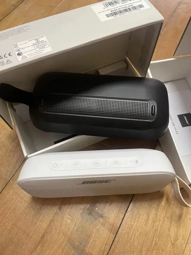 Bose SoundLink Flex Black White Rectangular Compact Body Perforated Metal Grille Portable Speaker 9