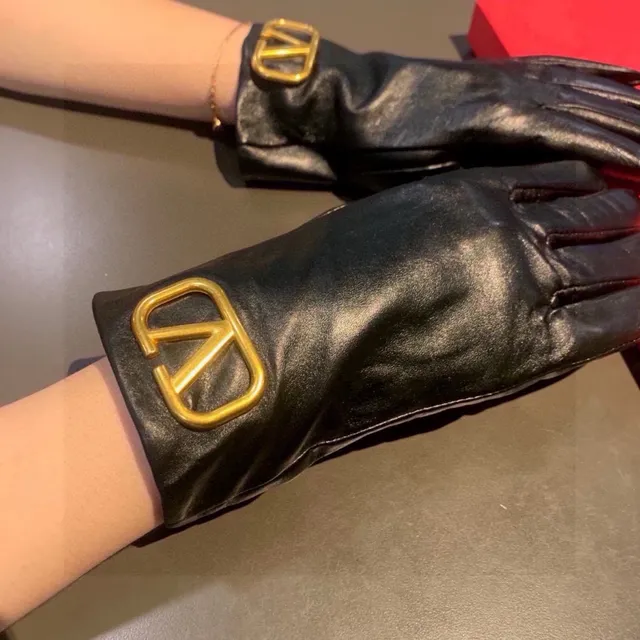 Bottega Veneta Andiamo Black Gold Smooth V-Buckle Hardware Leather Gloves 2