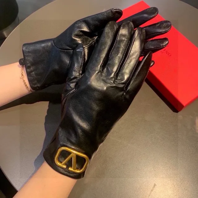 Bottega Veneta Andiamo Black Gold Smooth V-Buckle Hardware Leather Gloves 4