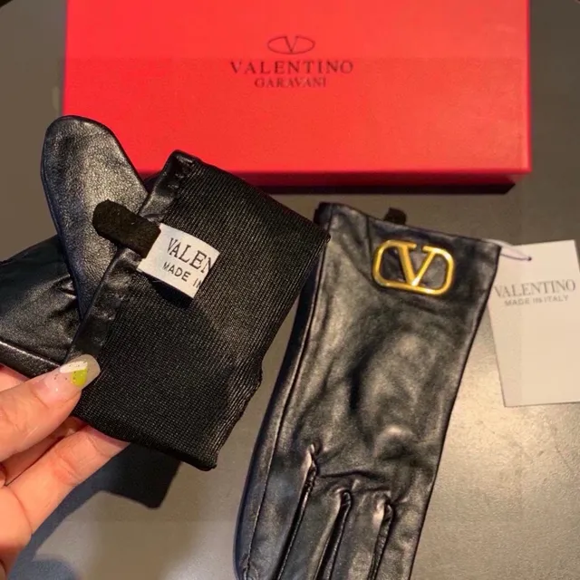 Bottega Veneta Andiamo Black Gold Smooth V-Buckle Hardware Leather Gloves 5