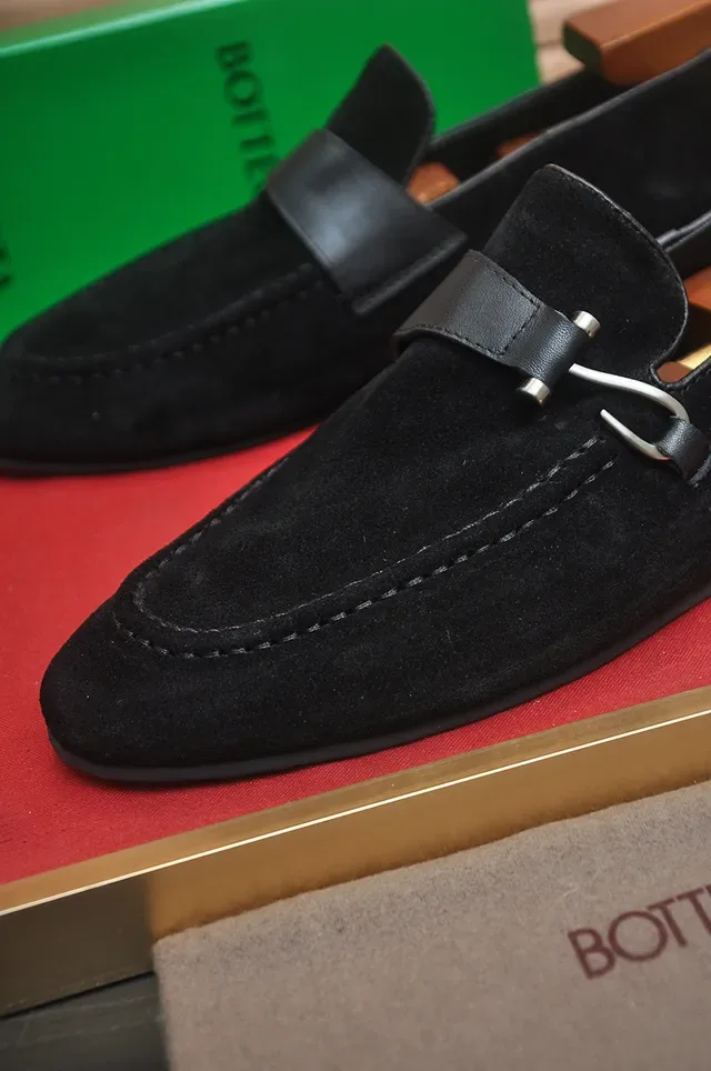 Bottega Veneta Andiamo Mocassins en daim noir 2
