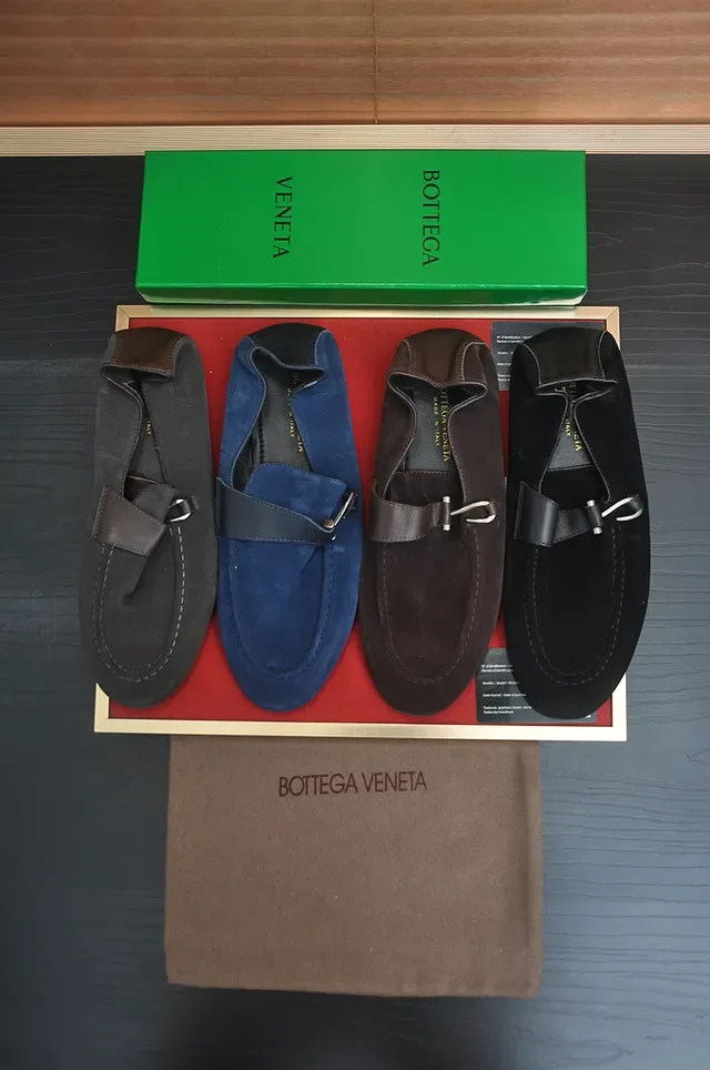 Bottega Veneta Andiamo Mocassins en daim noir 4