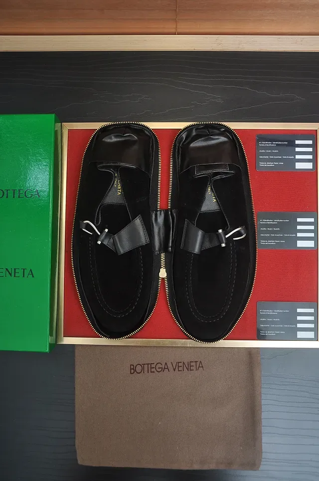 Bottega Veneta Andiamo Mocassins en daim noir 5