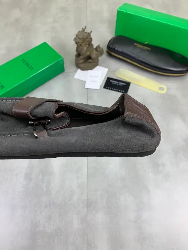 Bottega Veneta Andiamo Loafer Camurça Cinza Marrom Fita Couro Contraste 3