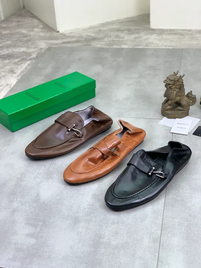 Bottega Veneta Andiamo جلد بني فاتح حصان بيت موسين 2