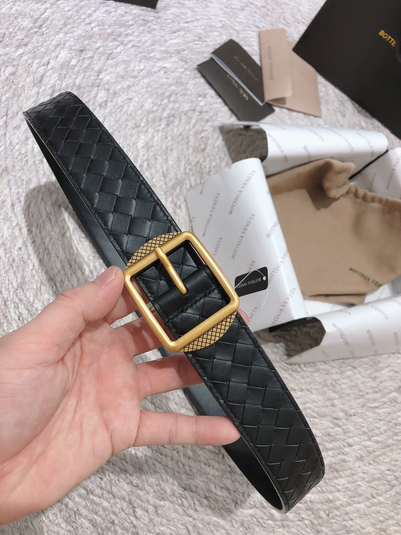 Bottega Veneta أسود ذهب Intrecciato حزام جلد مضفر مربع مشبك 6