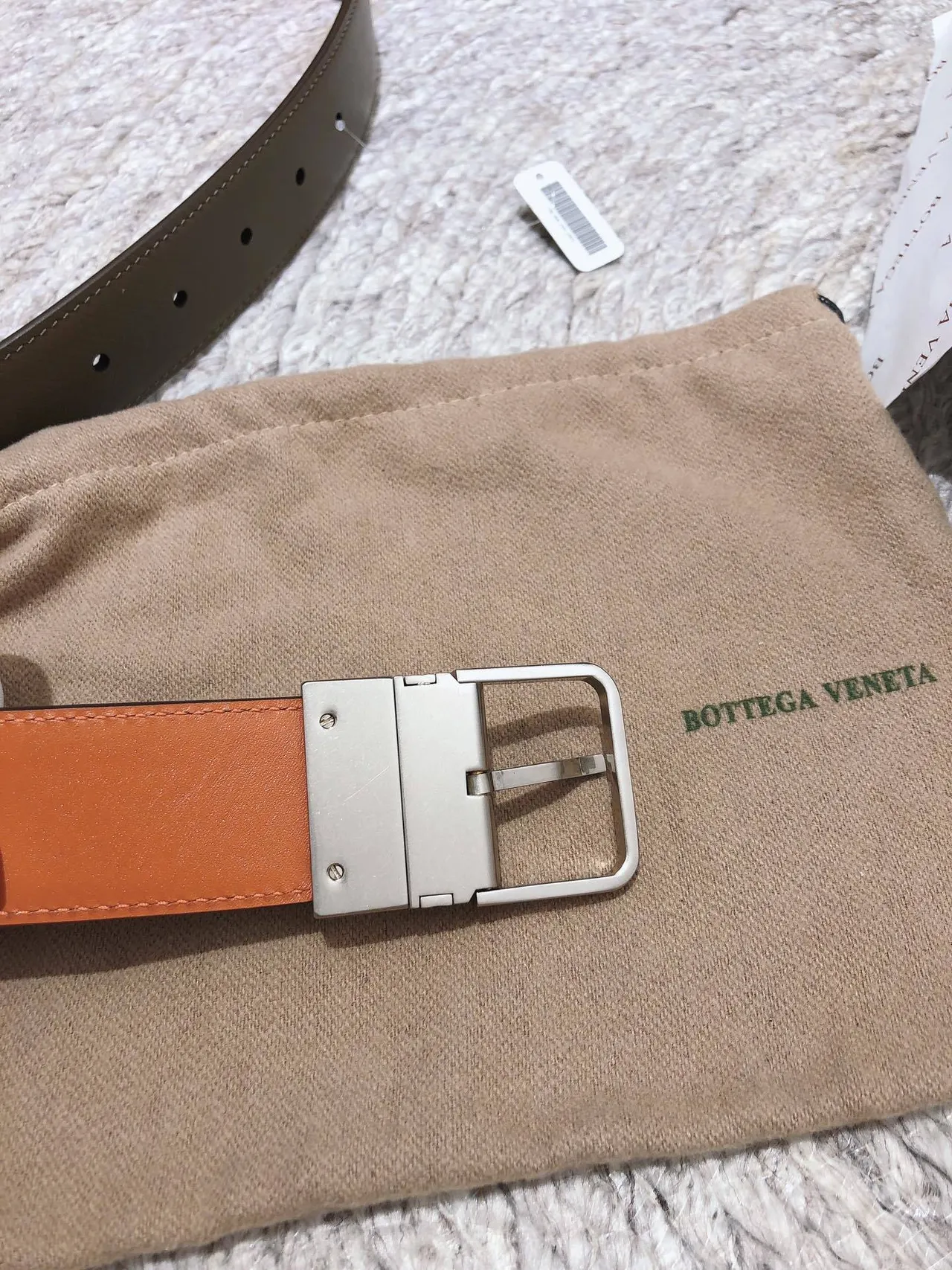 Bottega Veneta Cassette Cinto de couro bege laranja texturizado embossado reversível forro 4