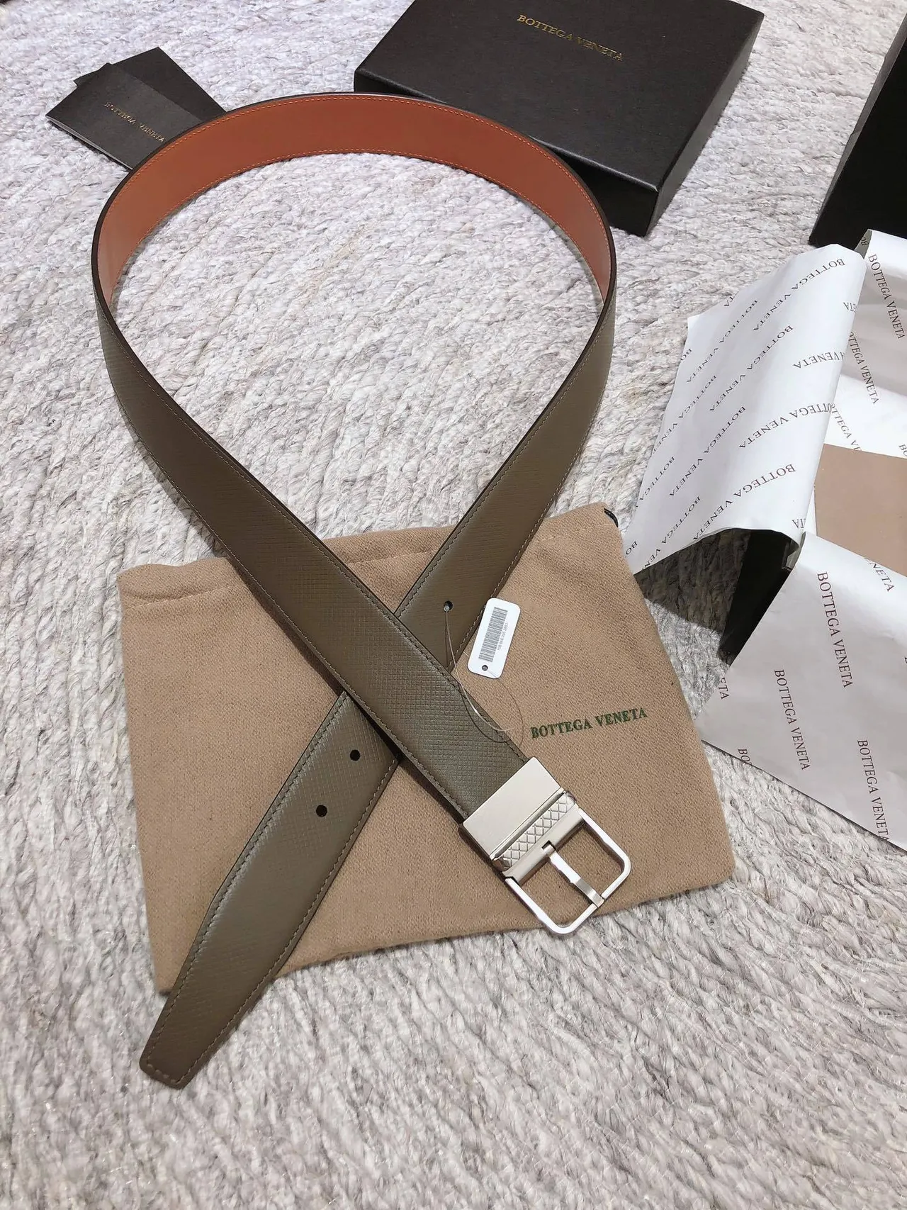 Bottega Veneta Cassette Cinto de couro bege laranja texturizado embossado reversível forro 6