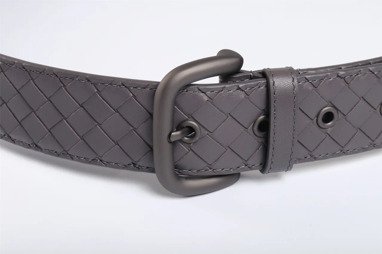 Bottega Veneta Cassette Intrecciato حزام جلدي رمادي 7