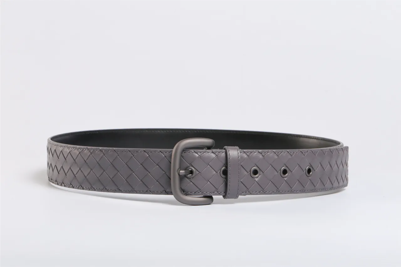 Bottega Veneta Cassette Intrecciato حزام جلدي رمادي 9