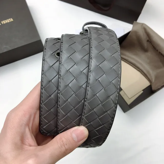 Bottega Veneta Ceinture en cuir grise argentée tressée Intrecciato boucle en métal mate 3