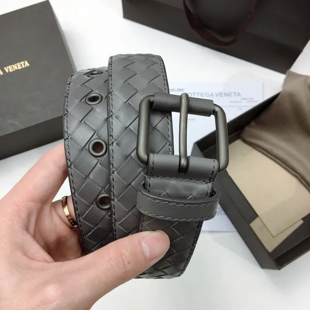 Bottega Veneta Ceinture en cuir grise argentée tressée Intrecciato boucle en métal mate 4