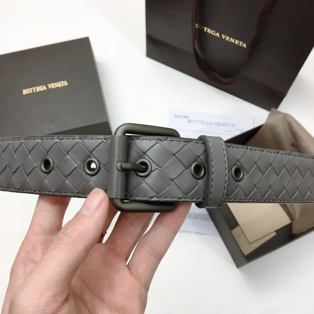 Bottega Veneta Ceinture en cuir grise argentée tressée Intrecciato boucle en métal mate 5
