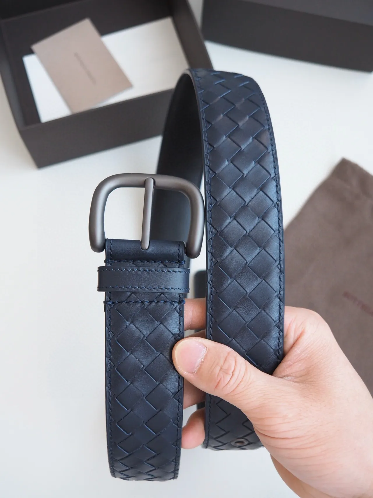 Bottega Veneta Intrecciato Cinto de Couro Azul Marinho 6