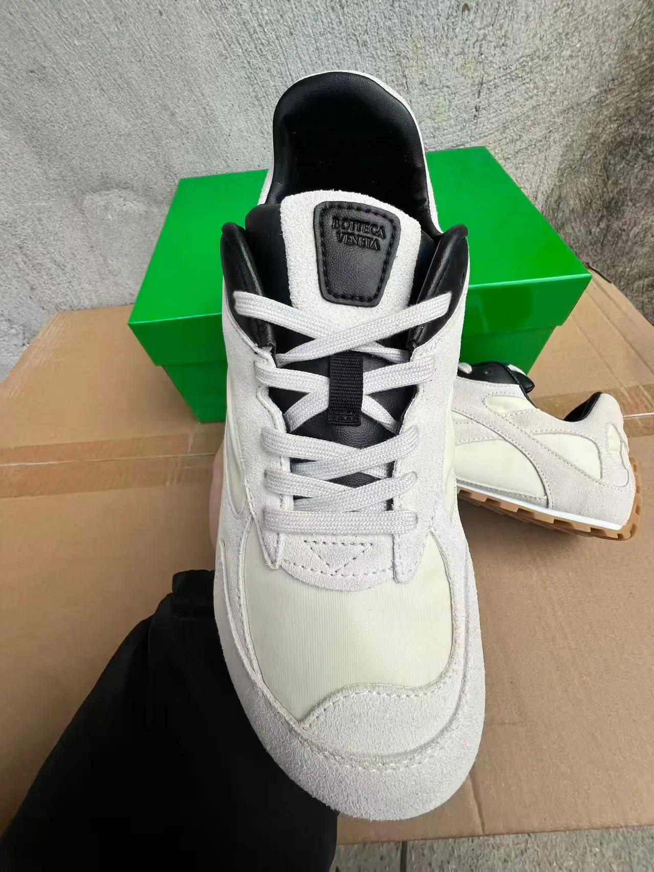Bottega Veneta Sneakers Lifestyle Off-White et Noir 3