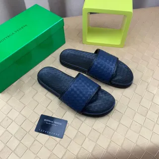 Bottega Veneta सार्डिन नेवी ब्लू बुना चमड़ा चप्पल