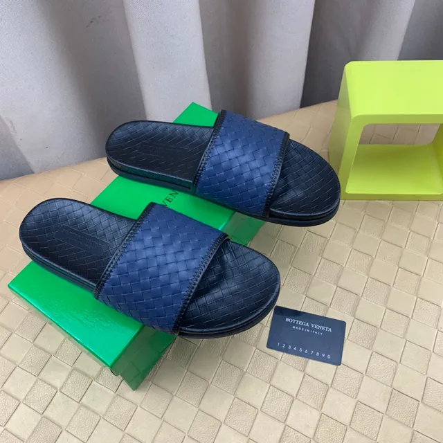 Bottega Veneta Sardine Bleu Marine Cuir Tissé Chaussons 2