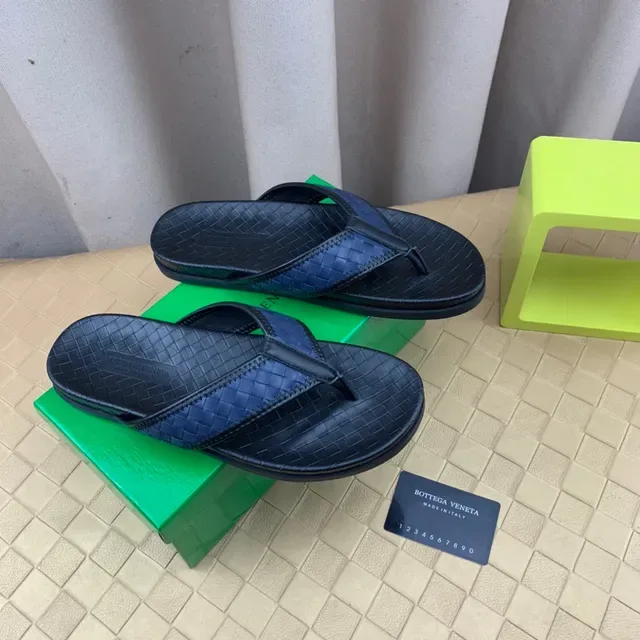 Bottega Veneta Sardine Navy Sandales Intrecciato de Cuir à sangle Thong 2