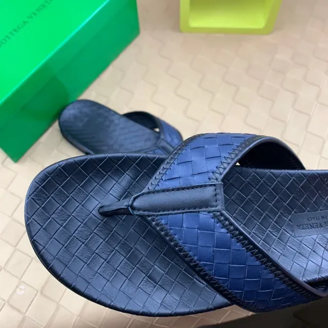 Bottega Veneta Sardine Navy Sandales Intrecciato de Cuir à sangle Thong 3