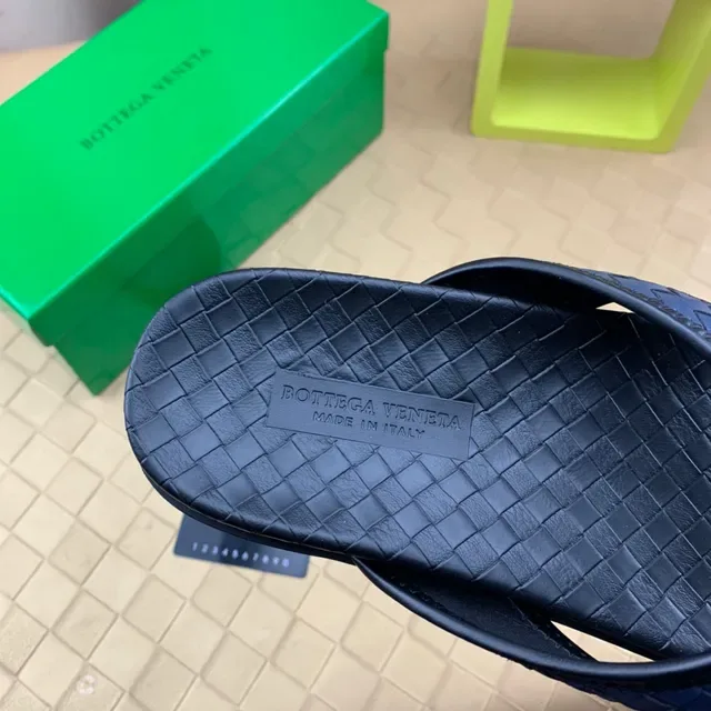 Bottega Veneta Sardine Navy Sandales Intrecciato de Cuir à sangle Thong 4