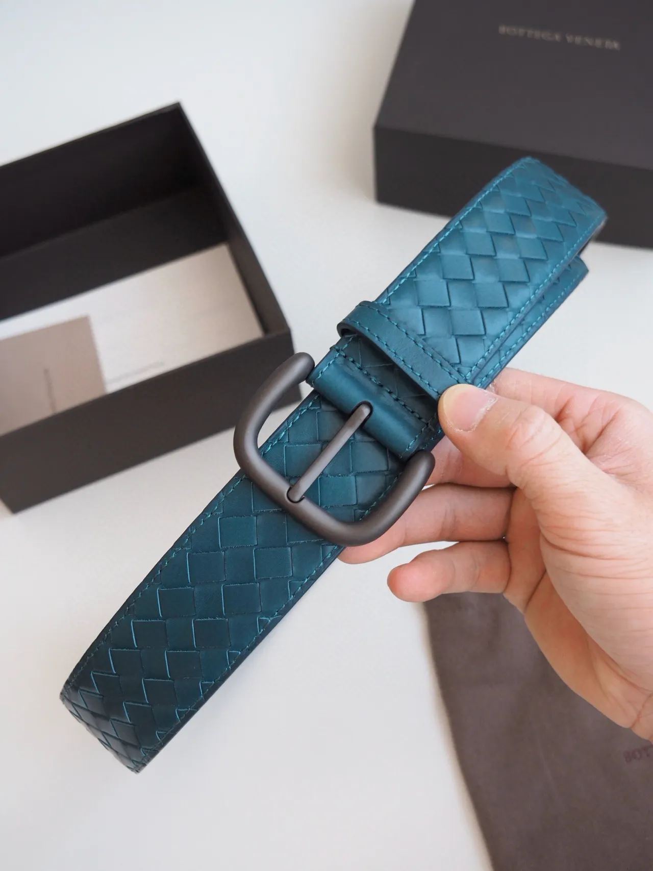 Bottega Veneta tressé Intrecciato Ceinture en cuir Teal 9