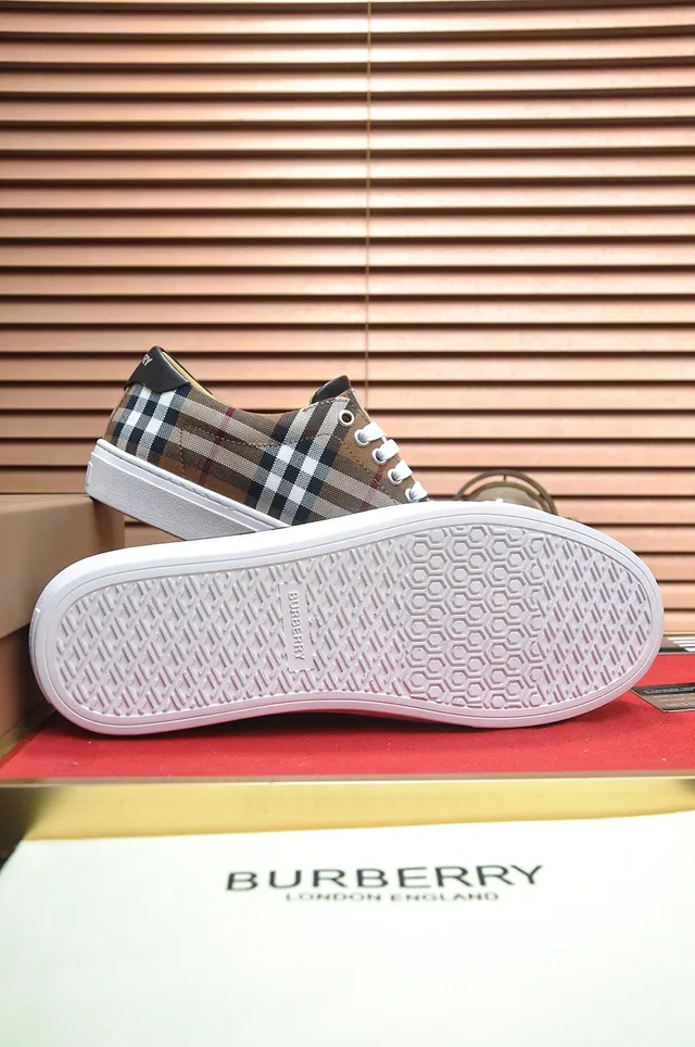 Burberry beige et noir Nova Check toile low-top lifestyle sneakers 2