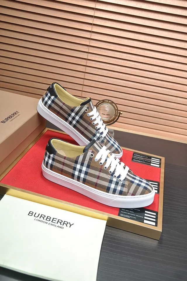 Burberry beige et noir Nova Check toile low-top lifestyle sneakers 3