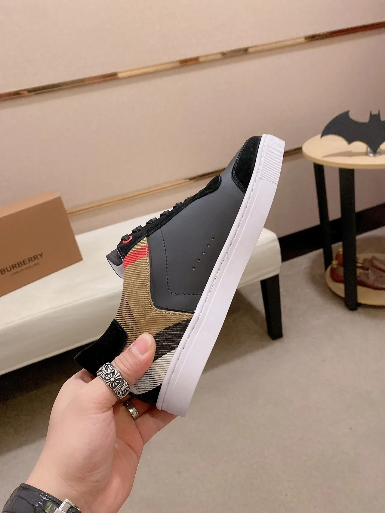 Burberry Noir Beige Low-Top Sneakers Lifestyle En Daim Et Cuir 6