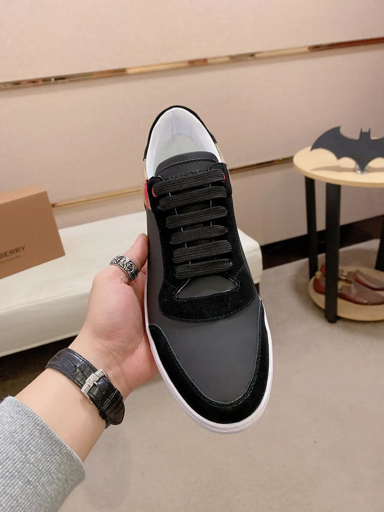Burberry Noir Beige Low-Top Sneakers Lifestyle En Daim Et Cuir 9