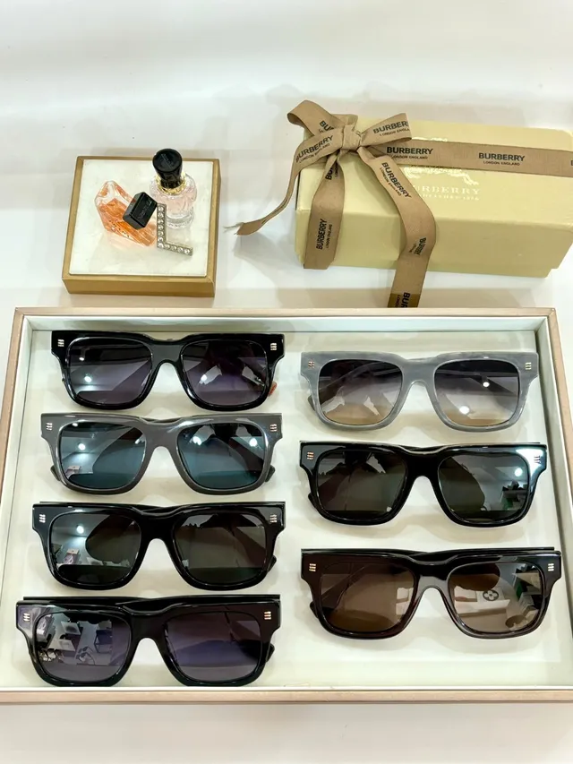 Burberry Black Gray Rectangular Acetate Frame Gold-Tone Rivet Accents Sunglasses 3
