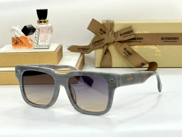 Burberry Black Gray Rectangular Acetate Frame Gold-Tone Rivet Accents Sunglasses 4
