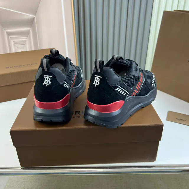 Burberry Chaussures Chunky Noires à Semelle Rouge, Upper en Maille et Daim 6