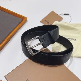 Burberry কালো রূপালি পেবল্ড আয়তাকার বাকল চামড়ার বেল্ট