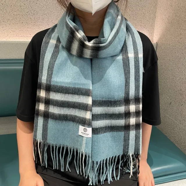 Burberry Bleu Noir Classique Check Plaid Bords frangés Écharpe en cachemire 2