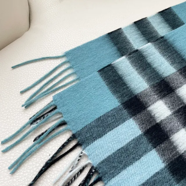 Burberry Bleu Noir Classique Check Plaid Bords frangés Écharpe en cachemire 9