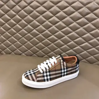 Burberry Check स्नीकर्स भूरे काले चेक कैनवास अपर फ्लैट सफेद रबर सोल लाइफस्टाइल स्नीकर्स