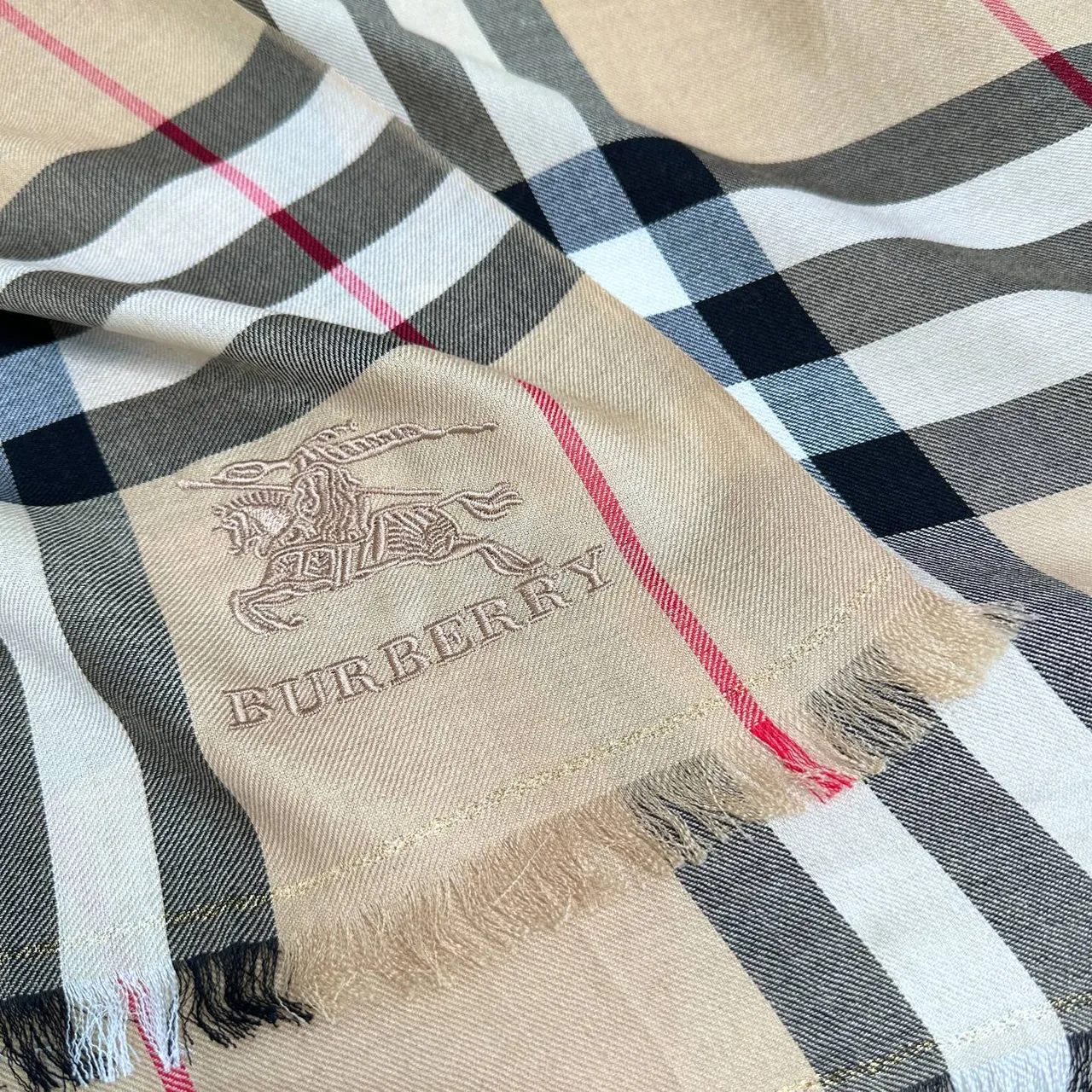 Burberry cachecol cashmere bege classic check 4