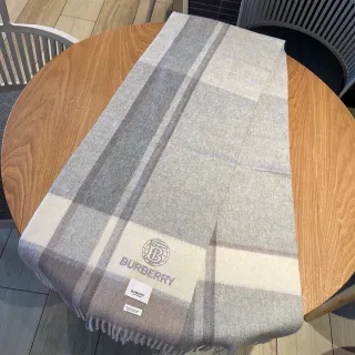 Burberry ধূসর বেইজ প্লেইড প্যাটার্ন বোনা টেক্সচার ক্যাশমির শাল