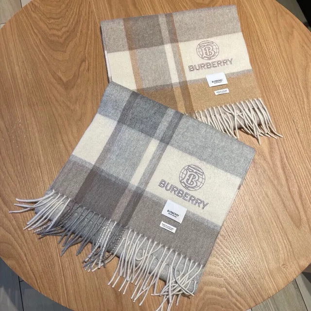 Burberry Gray Beige Plaid Pattern Woven Texture Cashmere Scarf 3