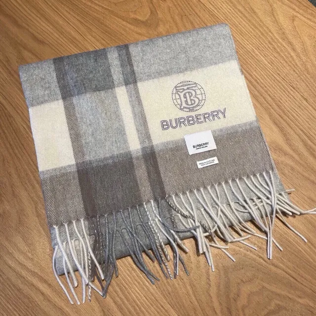 Burberry Gray Beige Plaid Pattern Woven Texture Cashmere Scarf 4