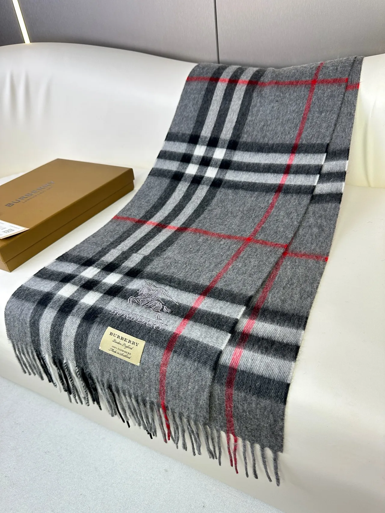 Burberry Gray Black Classic Check Pattern Woven Equestrian Knight Logo Cashmere Scarf 7