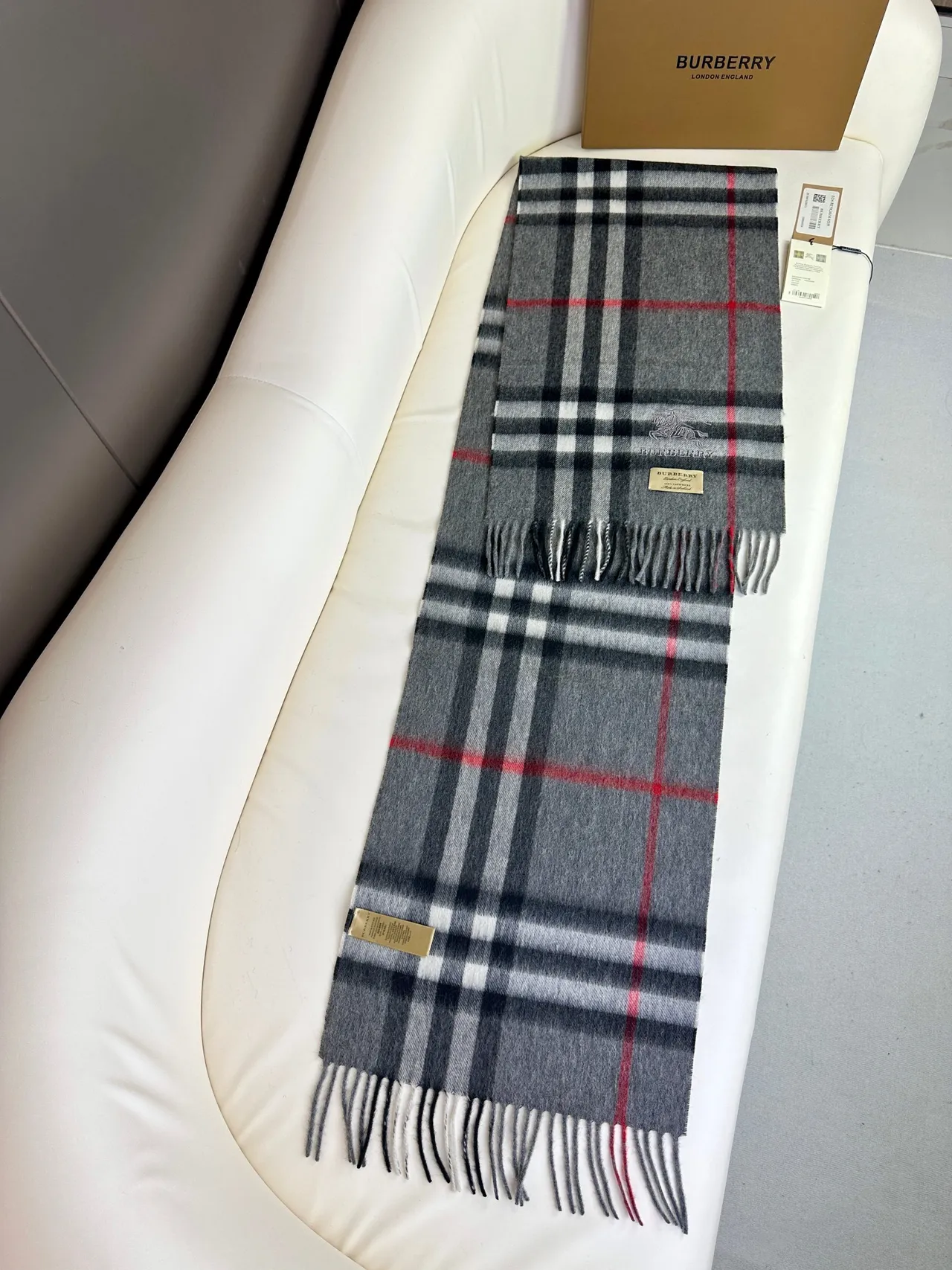 Burberry Gray Black Classic Check Pattern Woven Equestrian Knight Logo Cashmere Scarf 8