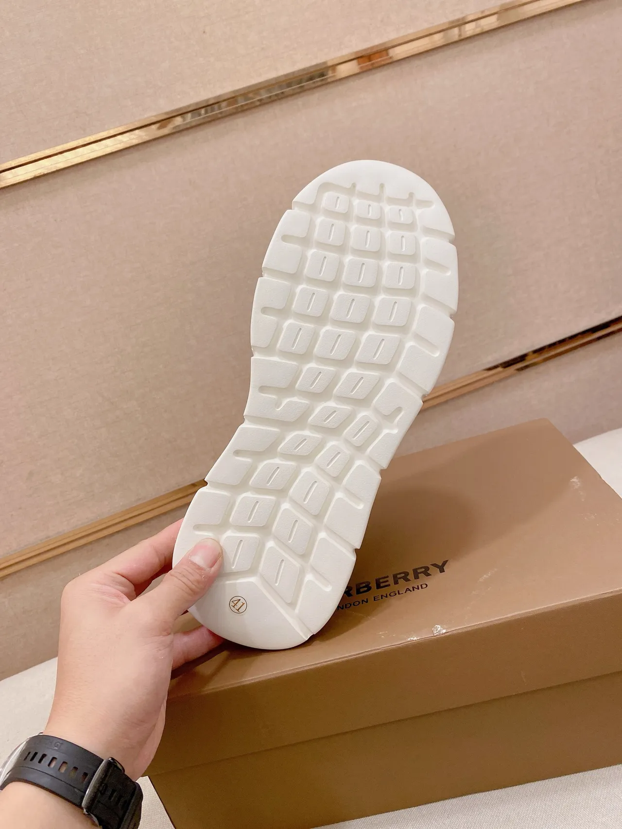 Burberry House Check sneakers noirs et beige à semelle épaisse 2