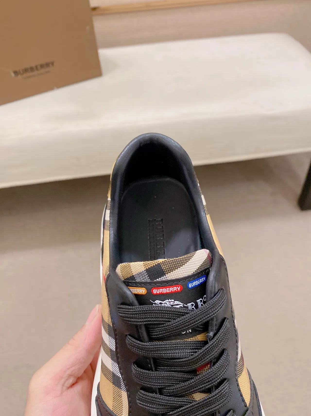 Burberry House Check sneakers noirs et beige à semelle épaisse 4