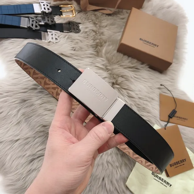 Burberry Knight Belt Bleu Marine Perforé à carreaux Ceinture en cuir 2