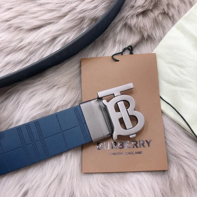 Burberry Knight Belt Bleu Marine Perforé à carreaux Ceinture en cuir 3