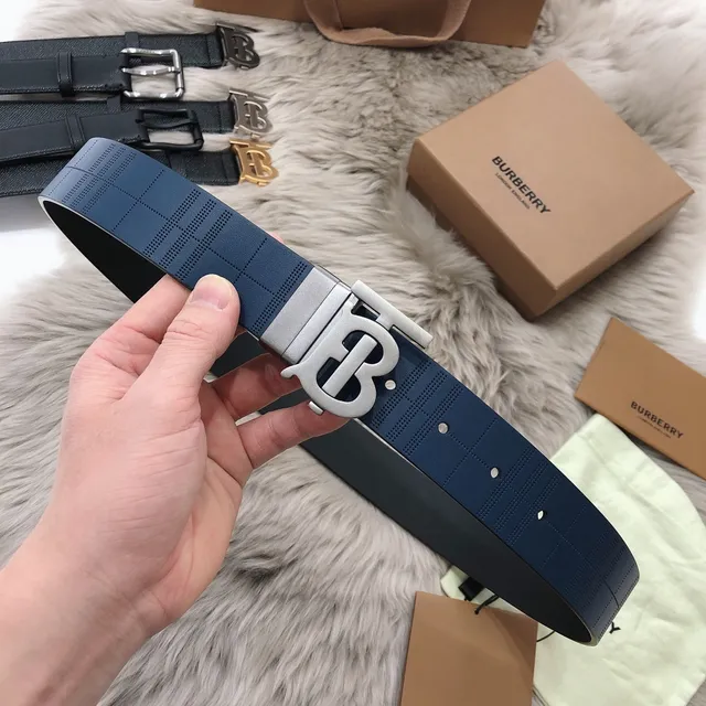 Burberry Knight Belt Bleu Marine Perforé à carreaux Ceinture en cuir 4