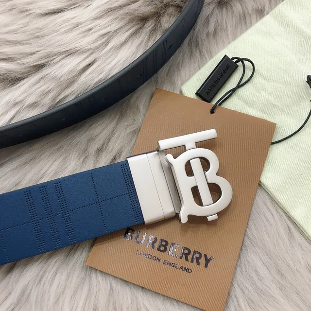 Burberry Knight Belt Bleu Marine Perforé à carreaux Ceinture en cuir 5